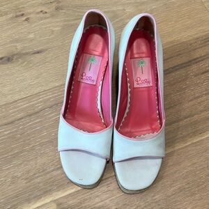 Lilly Pulitzer white to off-white, soft, leather pink piping wedge
